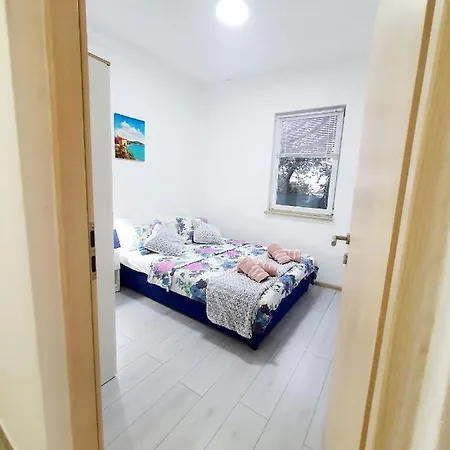 Apartmans Nejra3 Sa Bazenom *