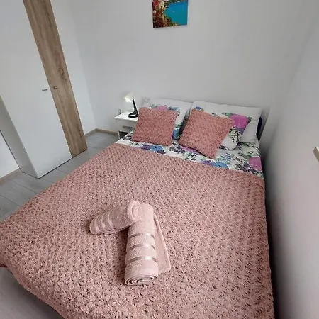 Apartmans Nejra3 Sa Bazenom פולה
