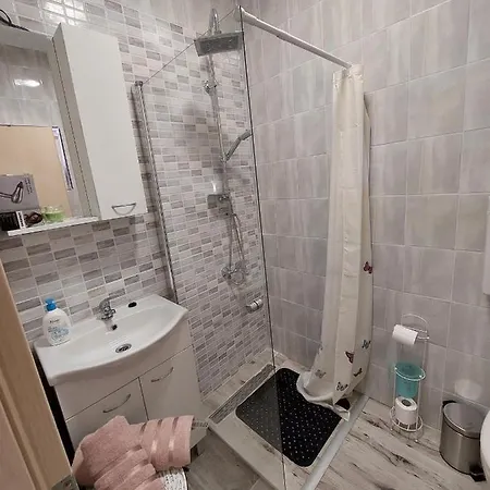 Apartmans Nejra3 Sa Bazenom דירה *