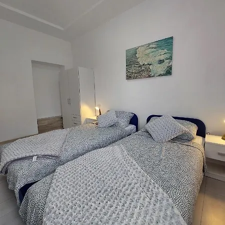 Apartmans Nejra3 Sa Bazenom דירה פולה
