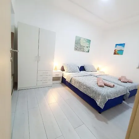 Apartmans Nejra3 Sa Bazenom דירה *