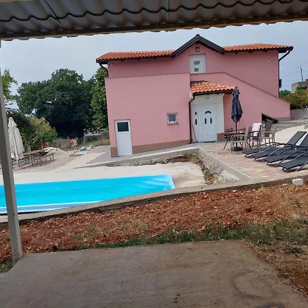 Apartmans Nejra3 Sa Bazenom דירה פולה
