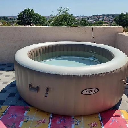 Apartmans Nejra3 Sa Bazenom דירה