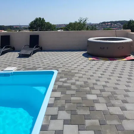Apartmans Nejra3 Sa Bazenom פולה